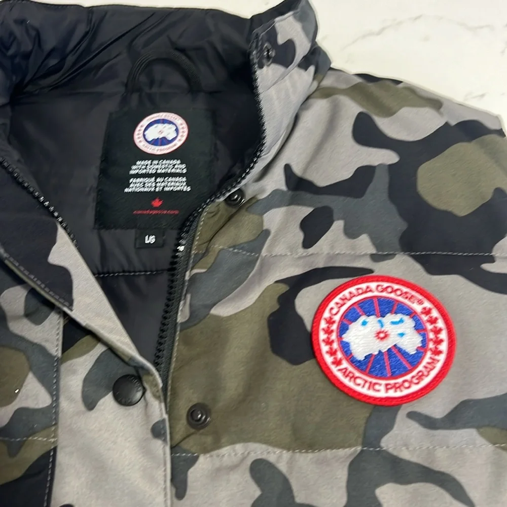 Canada Goose: Freestyle Vest Print Heritage in Classic Camo Coastal Grey - Picture 6 of 14
